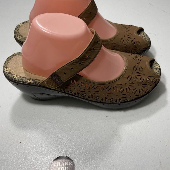 J-41  Adventure On Brown Cutout Mary Jane Shoes Size 10M SB-AG - Picture 4 of 10